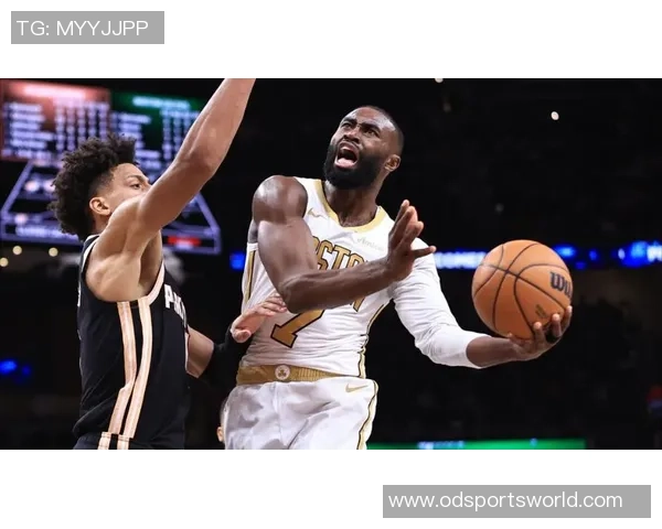 杰伦布朗首节狂砍16分8中7表现惊艳数据全面爆发引发热议